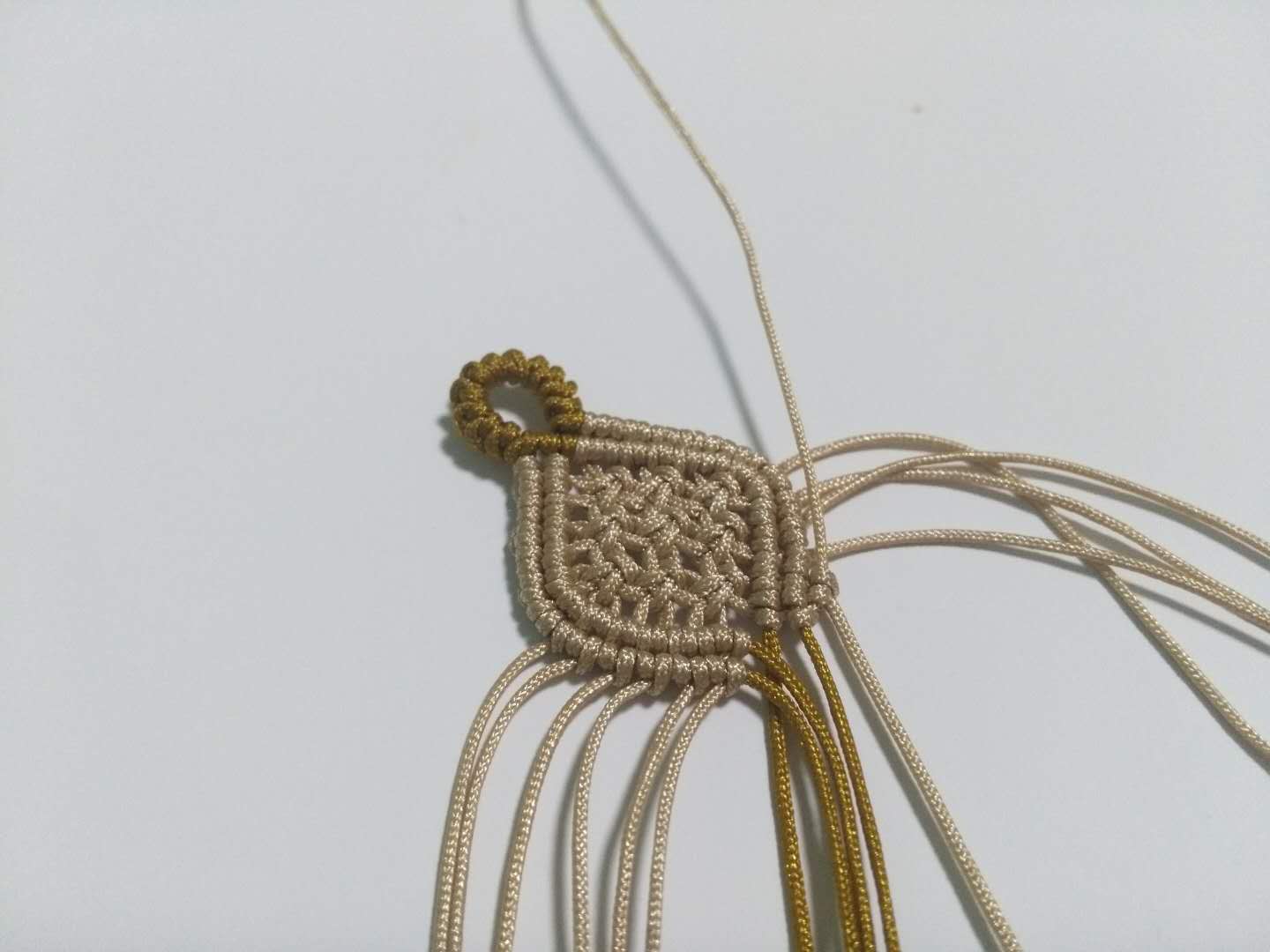 编绳花做法,手绳复杂编织教程