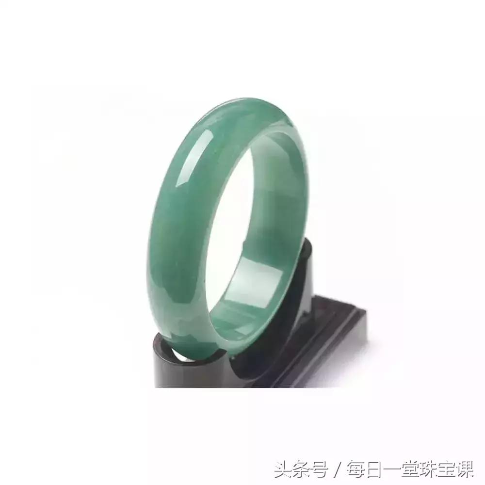 寺庙里的珠宝是真的吗,在寺庙里买开光的配饰值不值