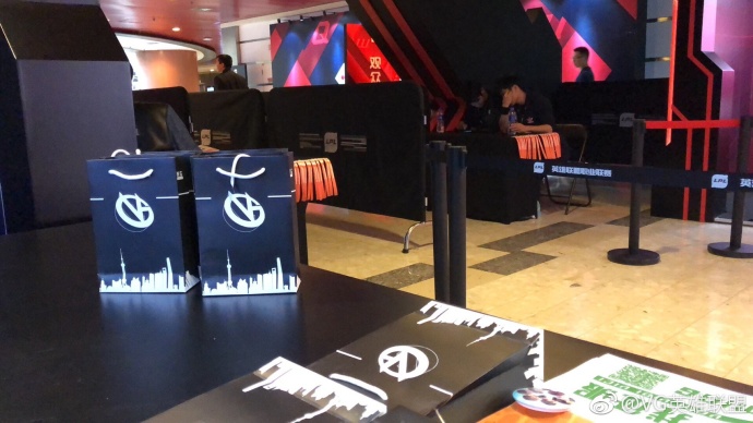 VG官博深夜发文:没人加油还有我在