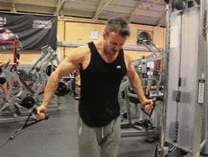 胸肌太大了穿不上衬衫,胸肌太大衬衣扣不上