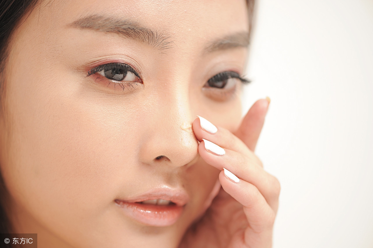 如何去黑头收缩毛孔最简单小方法,如何才能有效去除黑头和细腻毛孔