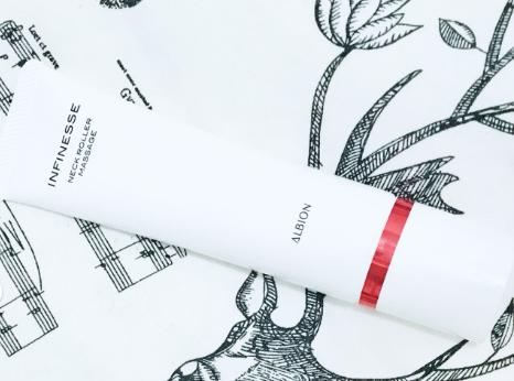 选对颈霜真的很重要,颈霜的正确使用方法简单动作