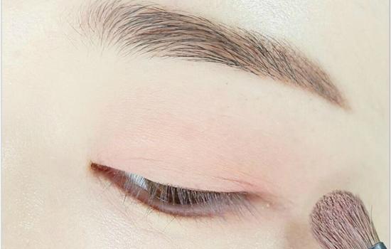 网红四色眼影盘怎么画眼影,眼影教程网红眼影盘