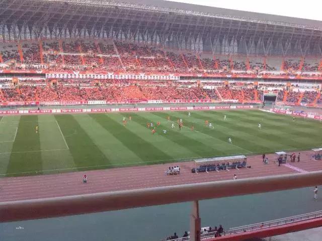 济南的你们，有多久没去省体看过球了？