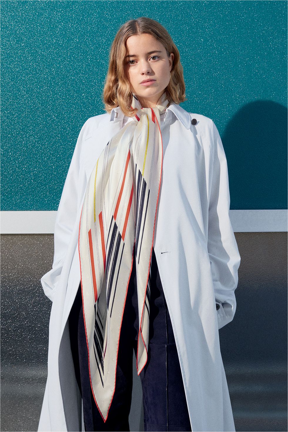 入手一条爱马仕的丝巾,超过5种以上穿搭打法,只看你会不会运用