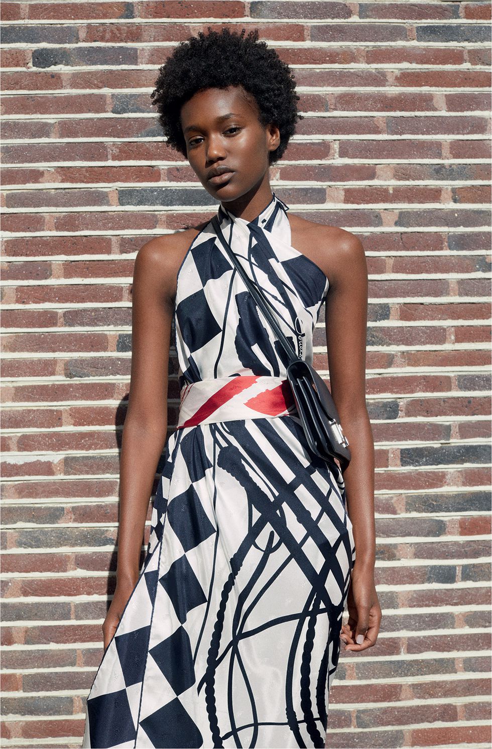 入手一条爱马仕的丝巾,超过5种以上穿搭打法,只看你会不会运用