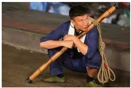 鐡滃瓙浜屾墜杞﹀瓩绾㈤浄,鐡滃瓙浜屾墜杞﹀箍鍛婂瓩绾㈤浄