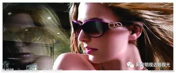 这家店老板真疯狂，开业期间免费送太阳镜和老花镜，赶快去领吧！