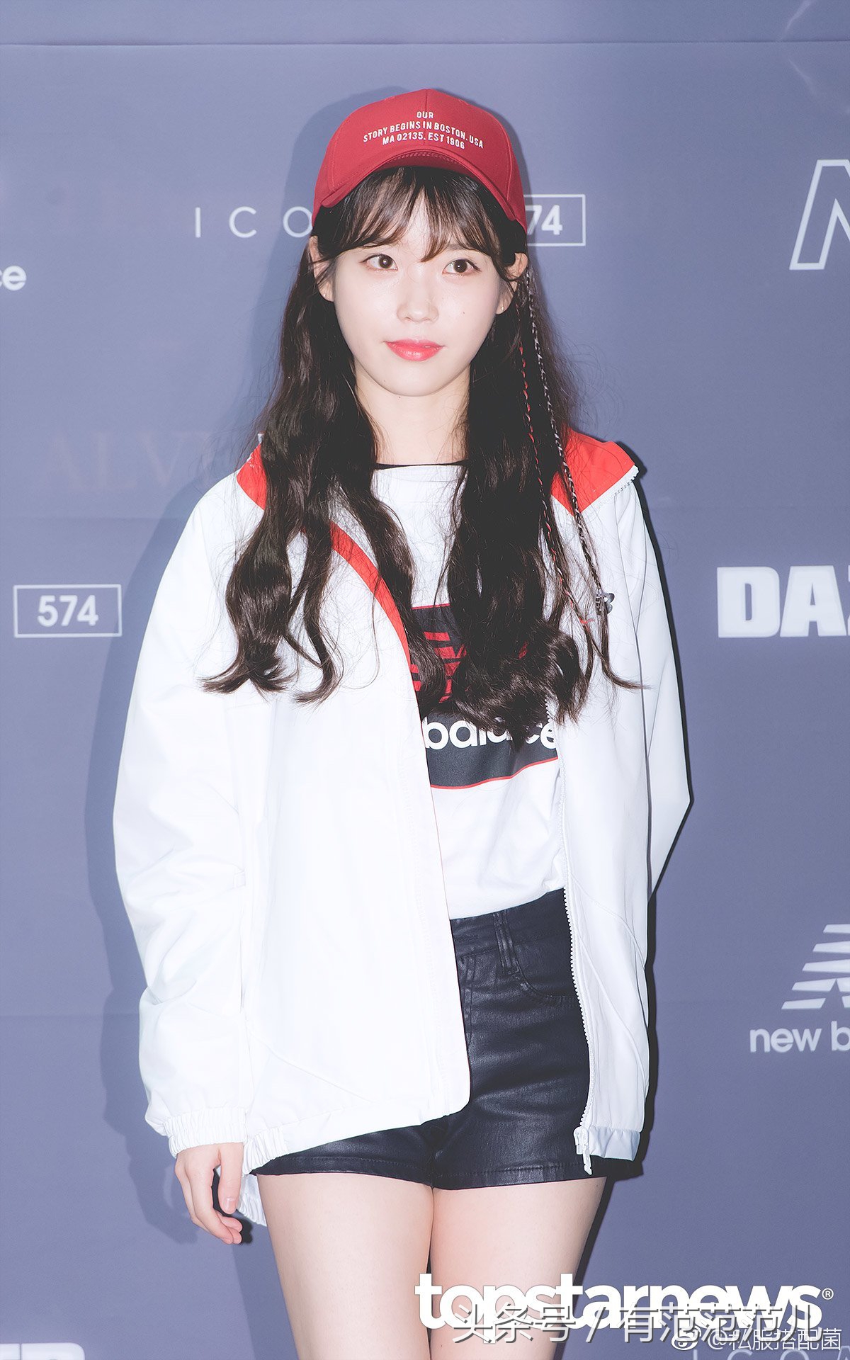 李知恩穿黑色衣服黑色裤子视频,iu李知恩皮衣皮裤