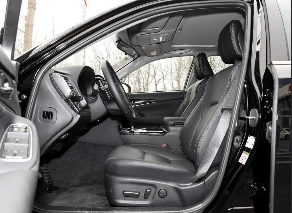 2018款丰田皇冠的隔音,12代皇冠隔音还是13代皇冠隔音好