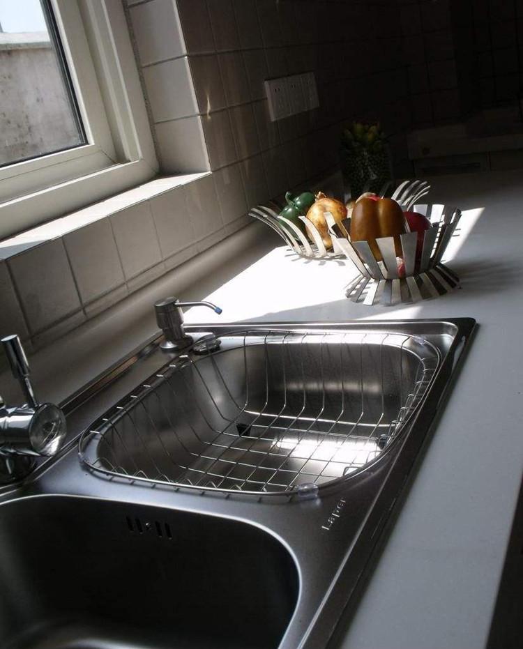 厨房水槽有小孔怎么处理,厨房水槽下面为啥留一块