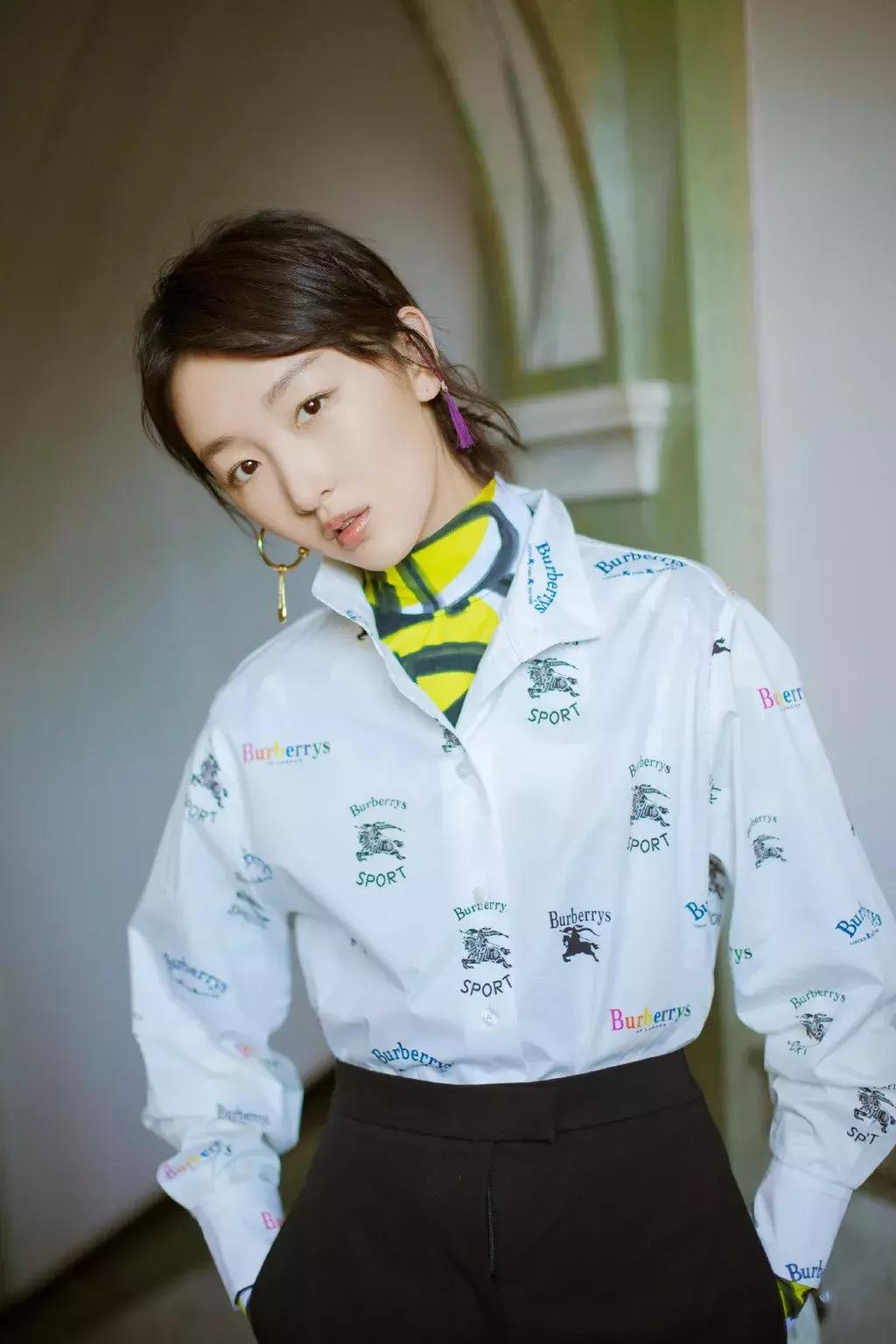 今年春天衬衫最新穿法，不时髦都不行，太有气质了