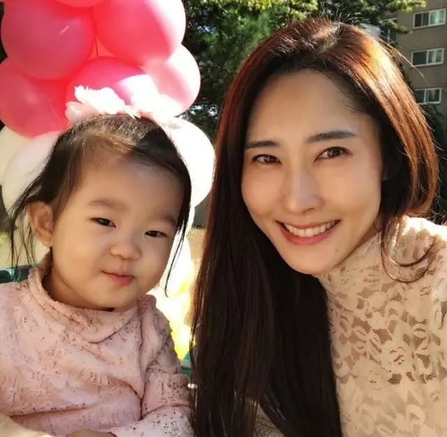 马甲线完美身材露腰杀,提臀丰臀马甲线