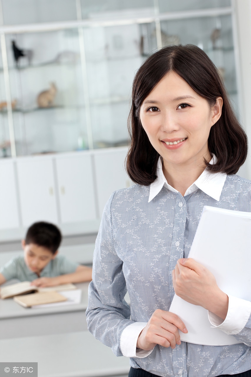 那位辞掉教师做微商的学姐后来怎么样了？