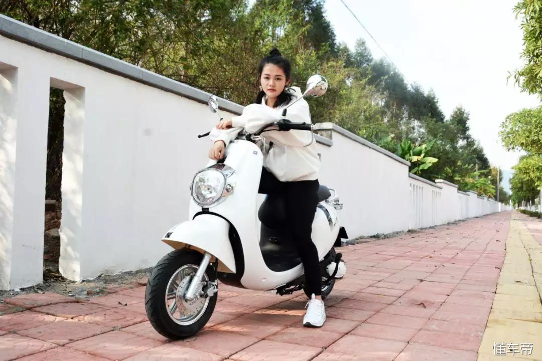 运动炫酷款电动车,三雅电动车