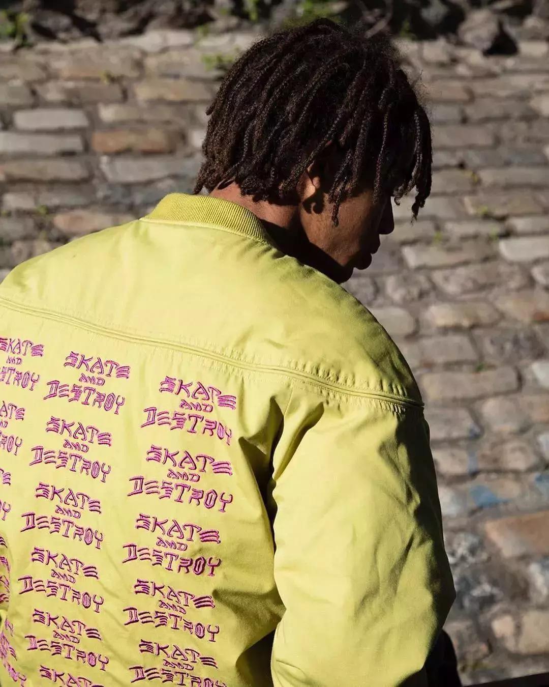 穿上这件外套你就是花丛中最酷的那朵花！