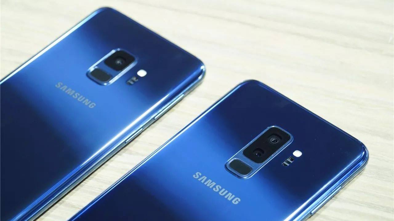 鍒锋満鏃朵唬鎵嬫満,灏忕背绗笁鏂箁om鍒锋満