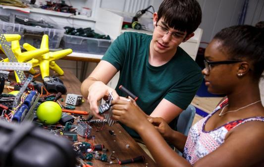 19岁的学霸姐妹花,这对姐妹花