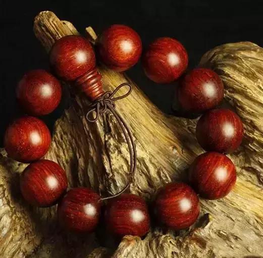 男士戴多大尺寸的手串,男士本命年戴什么手串