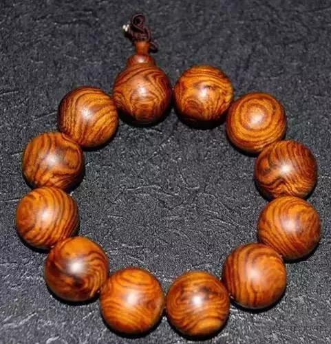 男士可以戴朱砂手串吗,男士右手戴手串的讲究