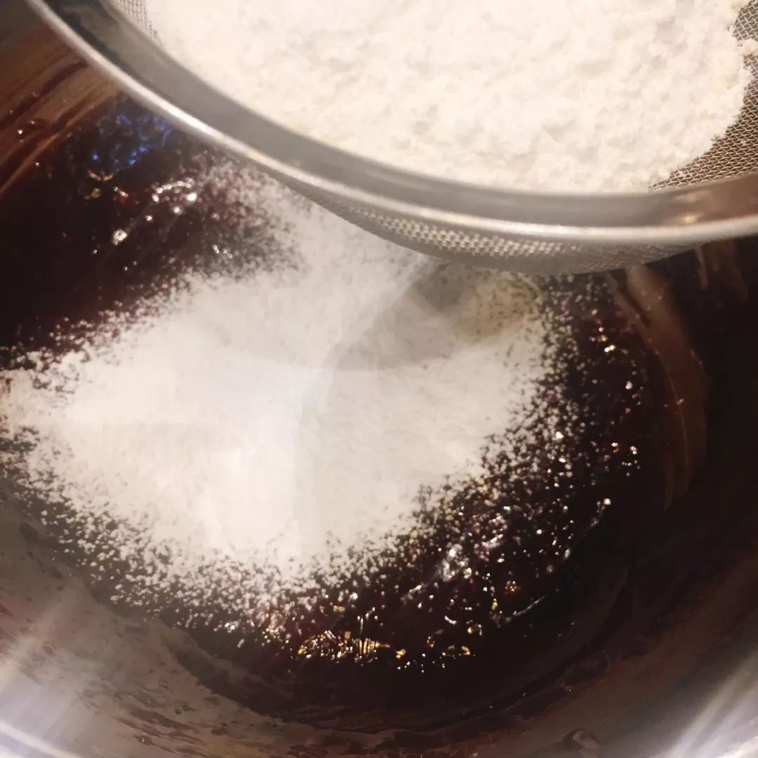 不用巧克力的布朗尼蛋糕做法,制作巧克力布朗尼蛋糕