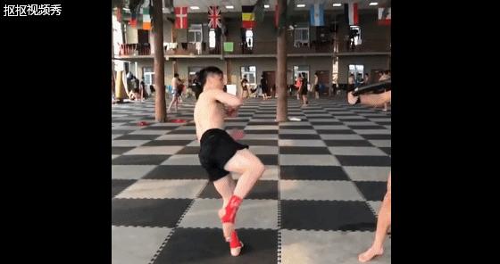 邱建良再次使出成名绝技神龙摆尾,邱建良神龙摆尾ko泰国拳王视频