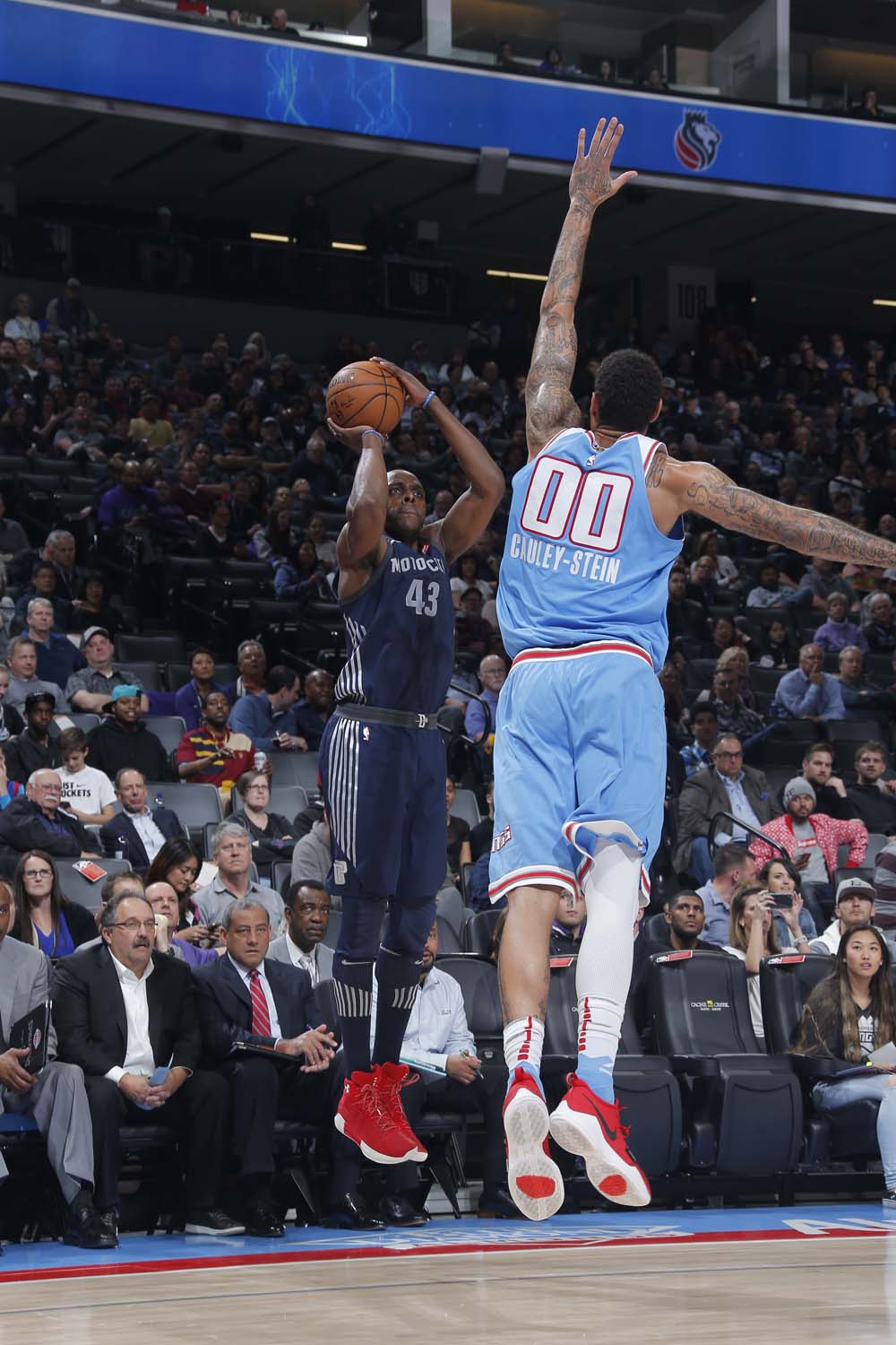 “师弟”让这双鞋在赛场上寿终正寝！IT穿这双鞋说出了湖人总…！