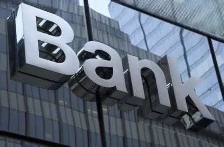 银行工作年薪22万,银行工作年收入40万