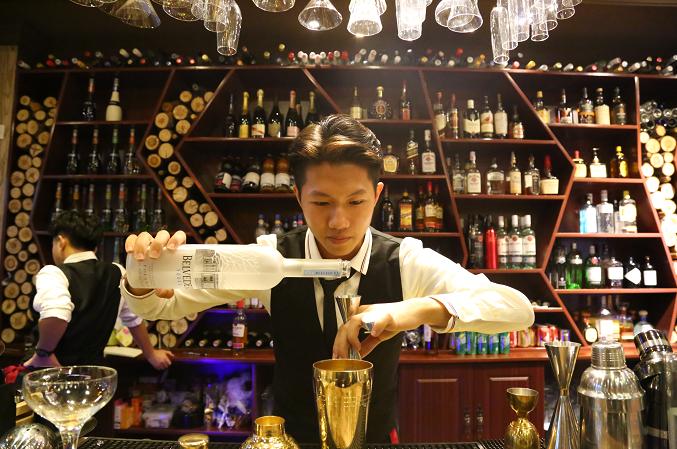 最简单的调酒方法,调酒四种手法