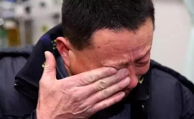 大腿上布满烟蒂疤痕，50多岁货车司机竟然做了这种事