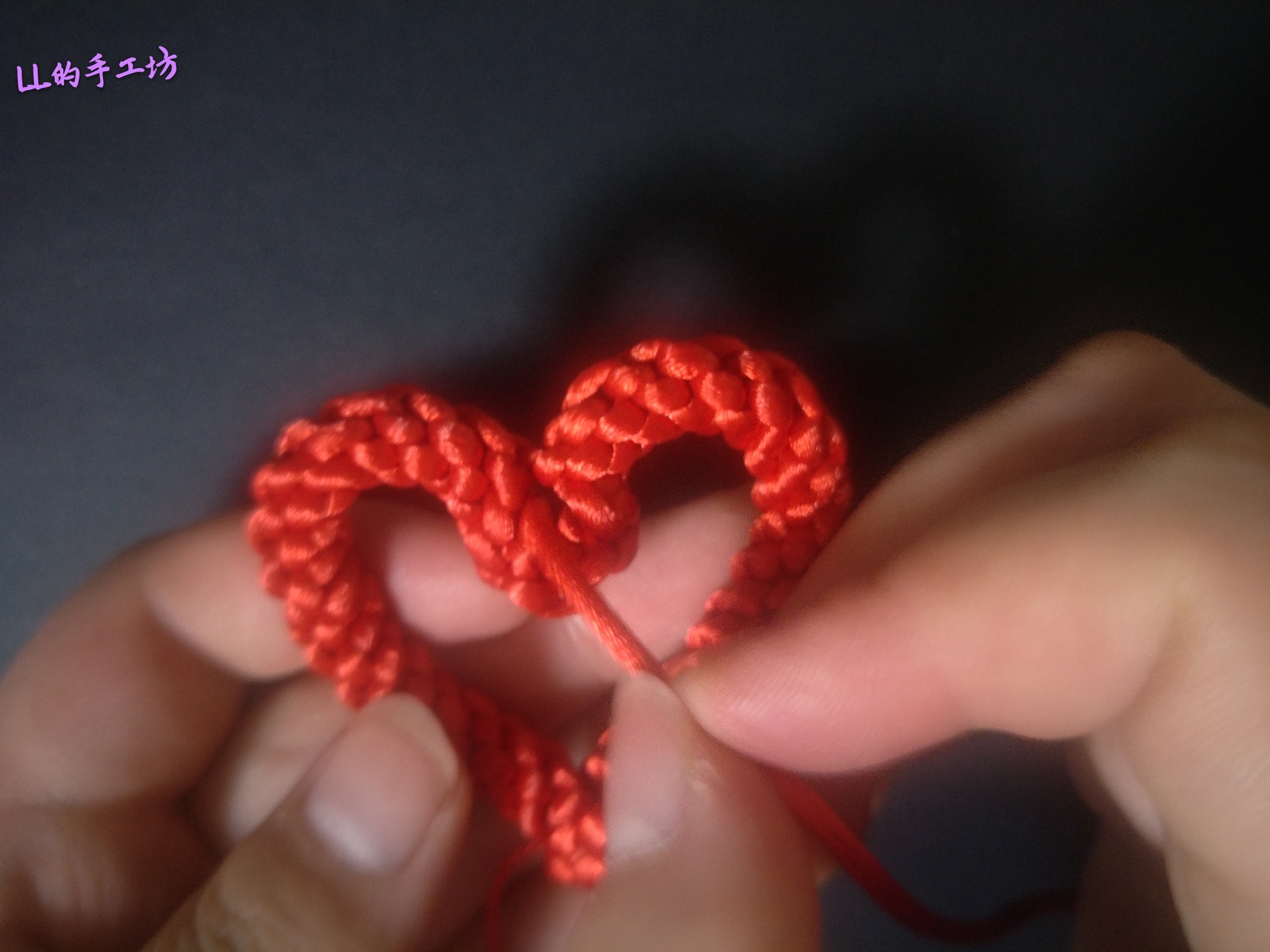 手工编织心形小挂件视频教程,一根绳子编好看吊坠简单