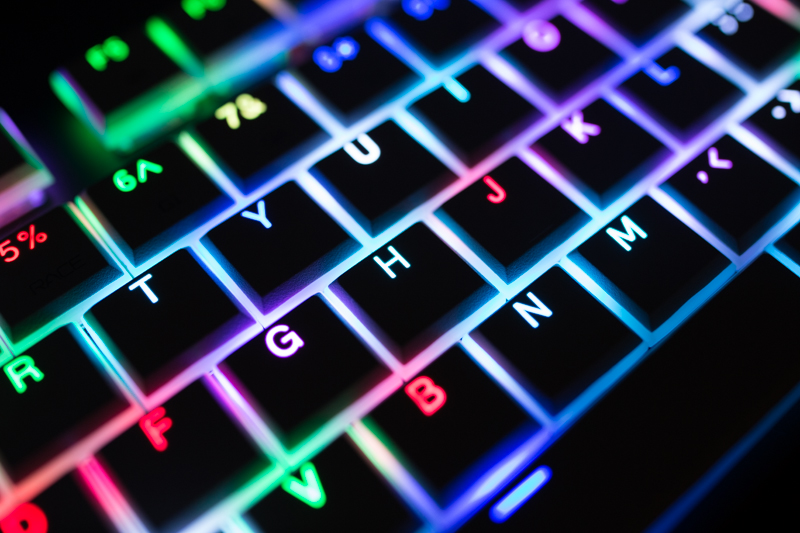 突破机械硬盘的厚度界限，做史上最薄机械键盘，而且它还有光！