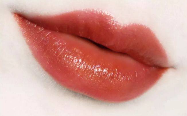 口红老是掉色结块怎么办,口红总是掉色怎么办不用定妆粉