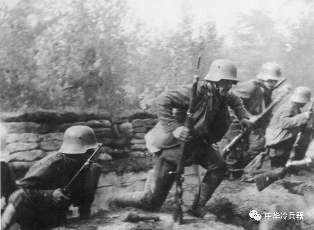 一战德*用军**的1种*刀刺**，被称为邪恶的化身，刀背这个设计太残忍