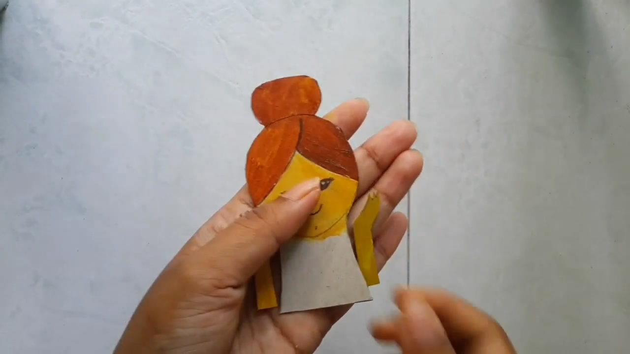 废物利用塑料瓶做笔筒简单超好看,塑料瓶废物再利用手工笔筒