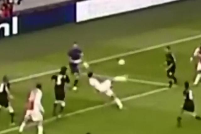 足坛上轰动最大的十大倒挂金钩,里沙利松倒挂金钩还是凌空抽射