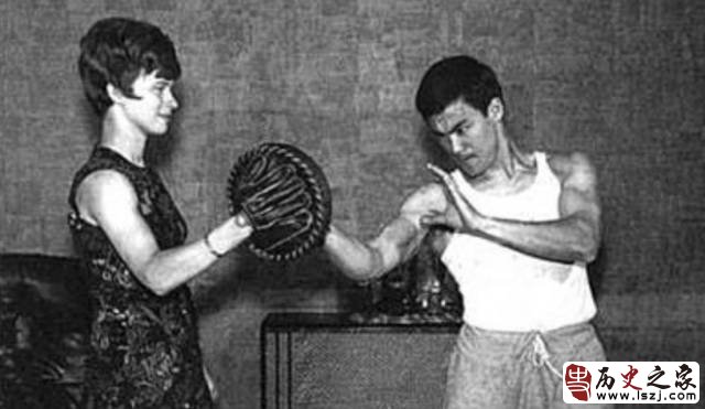 霍金本拉登高清壁纸,站着的霍金的照片