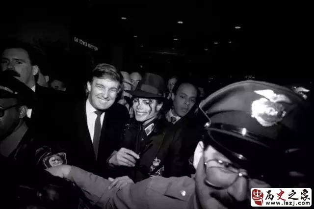 霍金本拉登高清壁纸,站着的霍金的照片