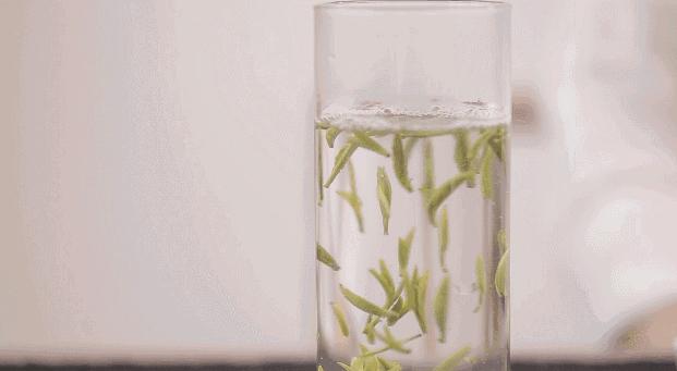 警惕一喝绿茶就不舒服,冬天喝红茶和绿茶伤胃吗