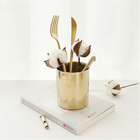 全世界都玩“性冷淡”？俗了，我3分钟教你金属风