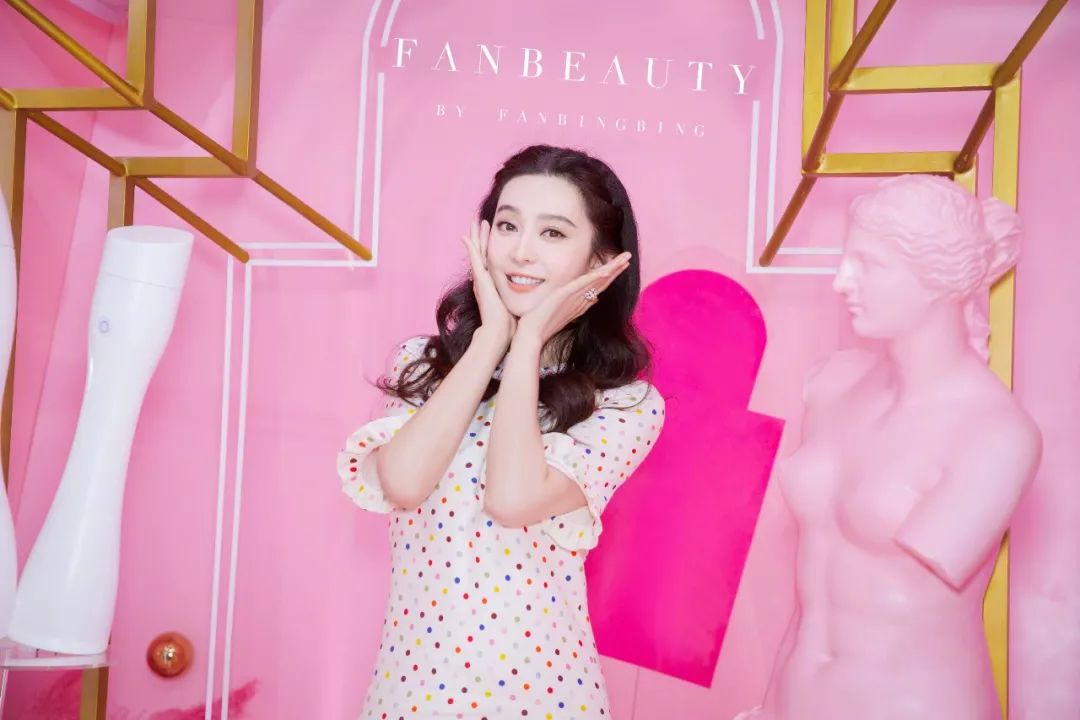 范爷、杨幂地位不保，山东微商Rihanna才是真正的带货女王！