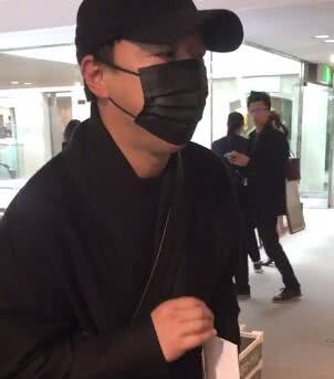 黄渤偷偷跑到日本买中国古画，最低100万一幅自身也是画画高手