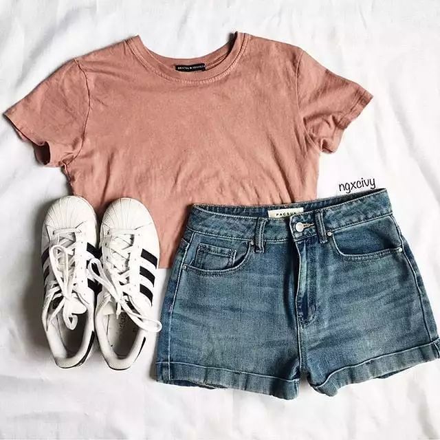打底短裤与短裙子怎么搭配,短裤短裙怎么搭配上衣