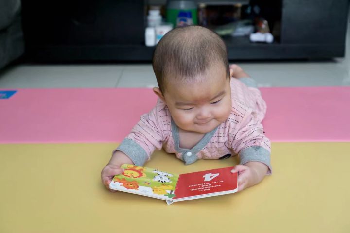 坐月子都是自己一个人带小孩,不靠父母自己带娃