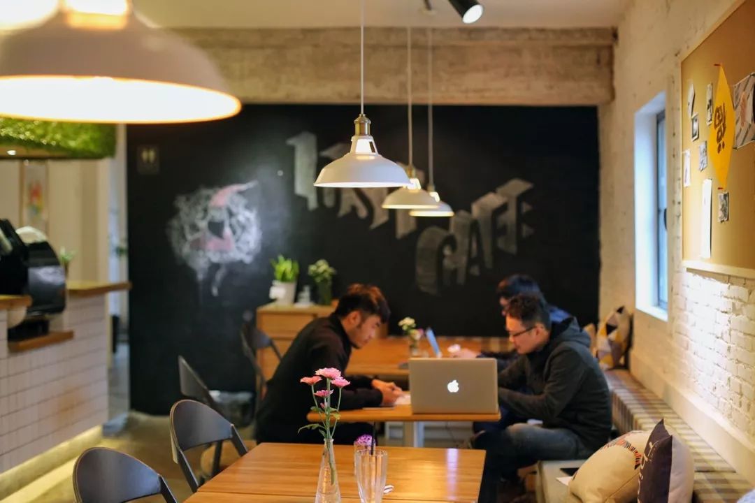 住进莫干山下的“鱼缸”，