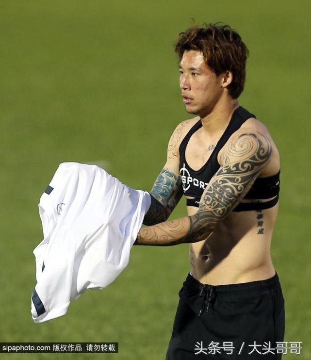 c罗纹身实图,c罗身上的纹身有哪些