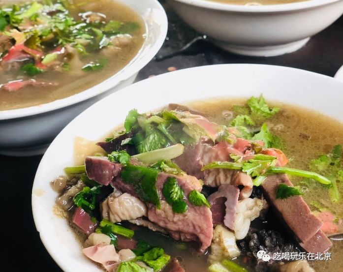 这么low的店，竟然这么多人抢着去吃