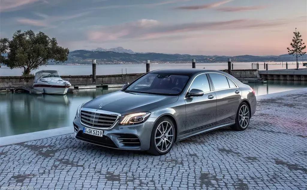 奥迪a8l60tfsi试驾视频,2022奥迪a8l霍希版试驾视频