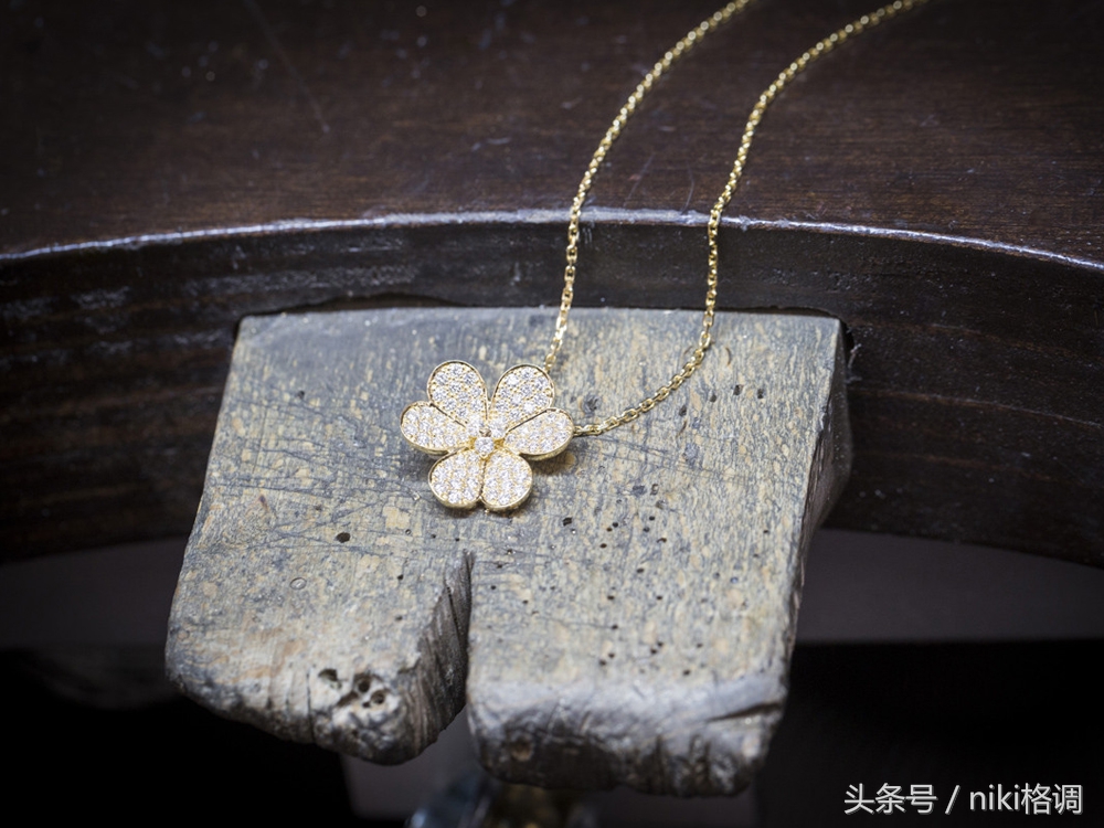 梵克雅宝香水有哪些系列,梵克雅宝第一支香水