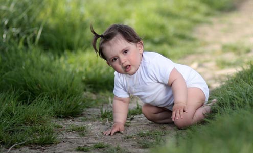 孩子生下来应该跟谁姓,新生儿跟谁姓是由谁决定的